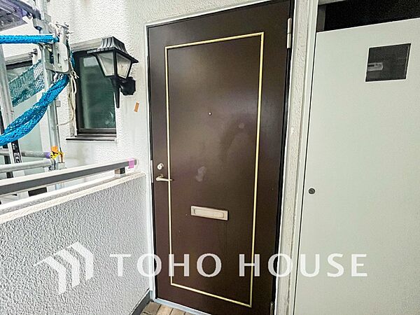 住む人や訪れる人やさしくエスコートする玄関アプローチ。