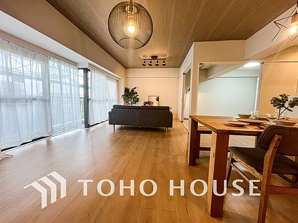 太陽の恵みを受けた明るい住まい。吹きぬける風を感じながら爽やかで風通しの良い暮らし。
