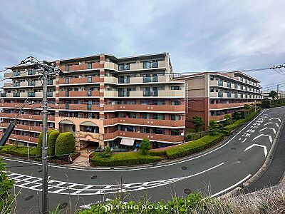 外観：時代の流れに惑わされないシックなカラートーンで街並みに溶け込む外観。