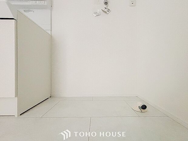 洗濯機を配置しても十分なスペースを確保しております。