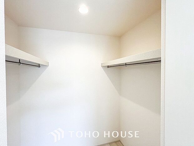 衣類だけでなく大きな荷物も収納でき、お部屋がすっきりします。