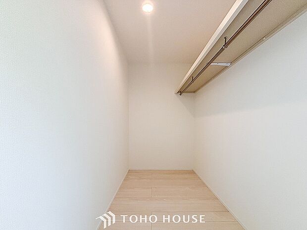 衣類だけでなく大きな荷物も収納でき、お部屋がすっきりします。