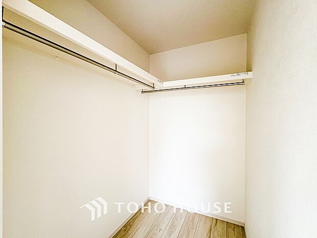 衣類だけでなく大きな荷物も収納でき、お部屋がすっきりします。