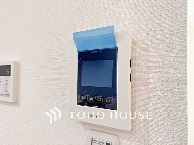 誰が来てもわかる様にモニター付きインターホンを設置。快適と安らぎを合わせた優しい設計。