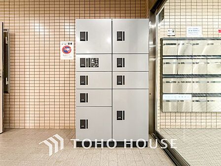 普段留守がちなご家族にも安心な宅配ボックスを完備。再配達を頼む手間を省ける嬉しい設備です。