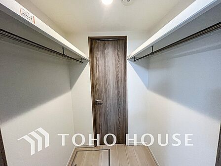 衣類だけでなく大きな荷物も収納でき、お部屋がすっきりします。