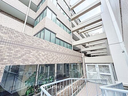 表現された空間は豊かな光と風を纏い、暮らしの時間を豊かにしてくれます。
