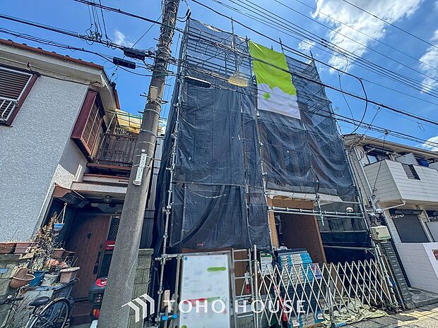 爽やかな青空の下に贅沢なほどに降り注ぐ陽光、豊かな居住性と、クオリティが見事に調和した住空間。