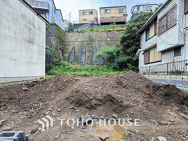 風を感じ青い空から太陽の恵みを感じる温もり溢れる佇まい。