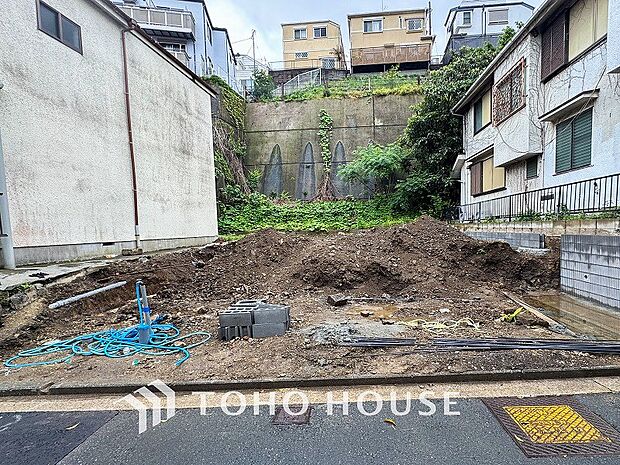 閑静な住宅街の一角、ひと時のくつろぎが生まれ、ゆっくりと愛着が育まれていきます。