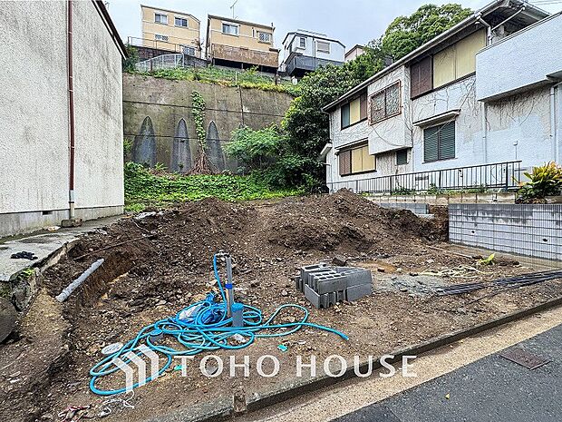 現地外観写真『快適』は「家」と「街」と「環境」が調和した時に訪れるだと改めて感じさせてくれます。