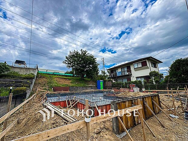 閑静な住宅街の陽当りに恵まれた土地で寛ぎに満ちた生活を。