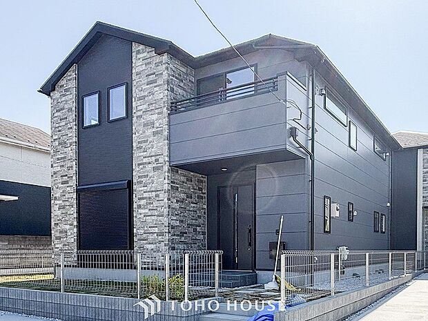 住まいの顔となる玄関は、落ち着きと華やぎの満ちた空間に。