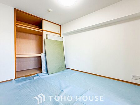 来客時や一息つきたいときなどに利用できる用途多様な空間です。