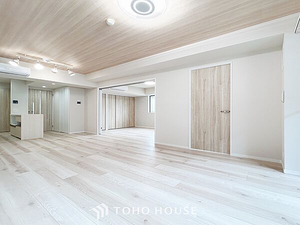 ここにはみんなが集い、食事と楽しい会話が始まるスペース。