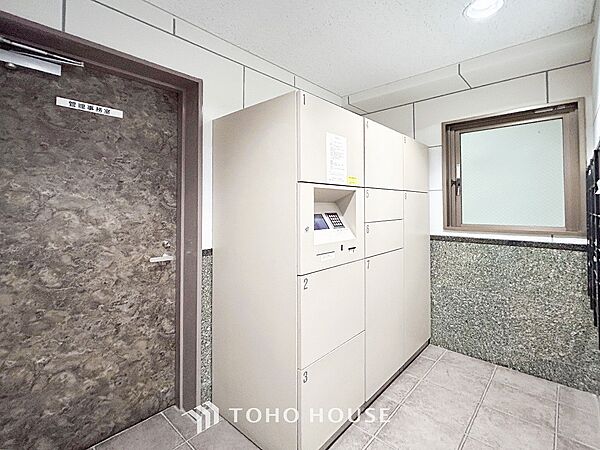 普段留守がちなご家族にも安心な宅配ボックスを完備。再配達を頼む手間を省ける嬉しい設備です。