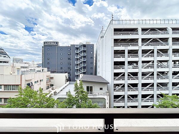 開放的で気持ちの良い眺望と青い空を満喫できます。
