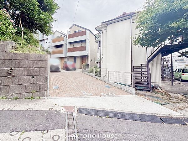 閑静な住宅街の陽当りに恵まれた土地で寛ぎに満ちた生活を。