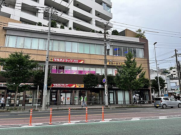 駅チカで仕事帰りに気軽に寄れるのがうれしい。日用品もあり薬の品揃えも豊富。