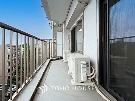 心地よい風を肌で感じることのできるバルコニー。