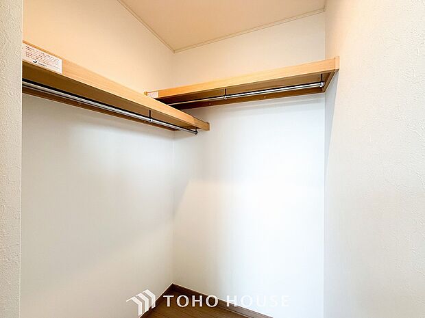 衣類だけでなく大きな荷物も収納でき、お部屋がすっきりします。