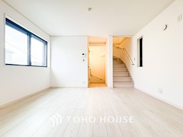 落ち着いた雰囲気に包まれた伸びやかな空間で、ゆったりと家族団らんの時間を過ごせます。
