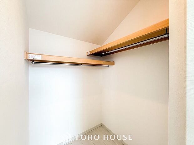 衣類だけでなく大きな荷物も収納でき、お部屋がすっきりします。