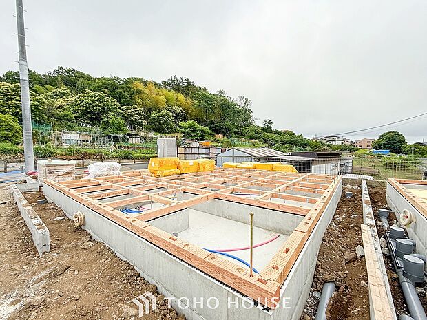 閑静な住宅街の陽当りに恵まれた土地で寛ぎに満ちた生活を。