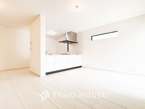 光と風があふれる開放的なリビングダイニングには自然と家族みんなが集まってきます。