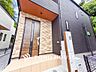 玄関：表現された空間は豊かな光と風を纏い、暮らしの時間を豊かにしてくれます。