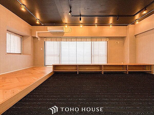 落ち着いた雰囲気に包まれた伸びやかな空間で、ゆったりと家族団らんの時間を過ごせます。