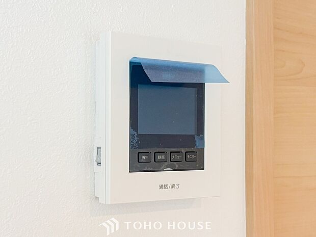 誰が来てもわかる様にモニター付きインターホンを設置。快適と安らぎを合わせた優しい設計。