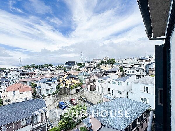 開放的で気持ちの良い眺望と青い空を満喫できます。