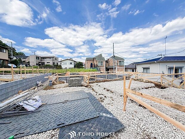閑静な住宅街の陽当りに恵まれた土地で寛ぎに満ちた生活を。