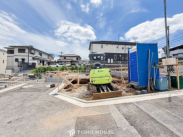 閑静な住宅街の陽当りに恵まれた土地で寛ぎに満ちた生活を。