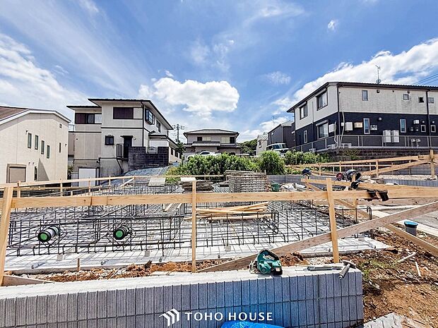 閑静な住宅街の陽当りに恵まれた土地で寛ぎに満ちた生活を。