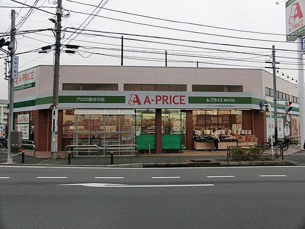 一般の方も利用できる業務スーパー。業務用の大容量の食材をはじめ、調味料類の品ぞろえも豊富とか!