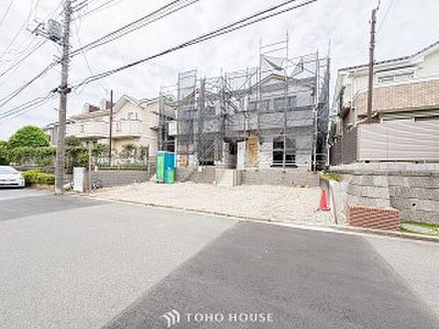 閑静な住宅街の陽当りに恵まれた土地で寛ぎに満ちた生活を。