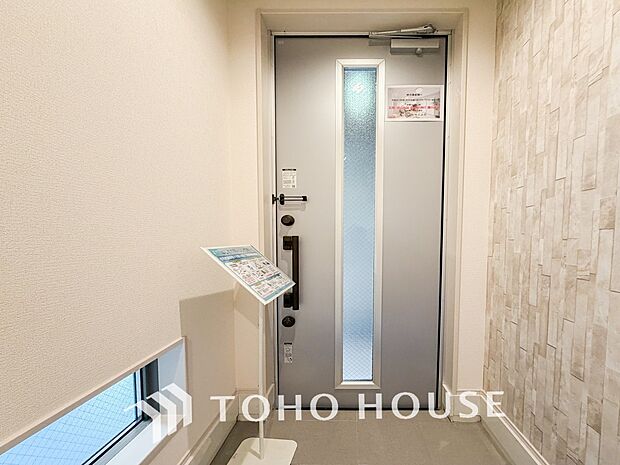 住まいの顔となる玄関は、落ち着きと華やぎの満ちた空間に。