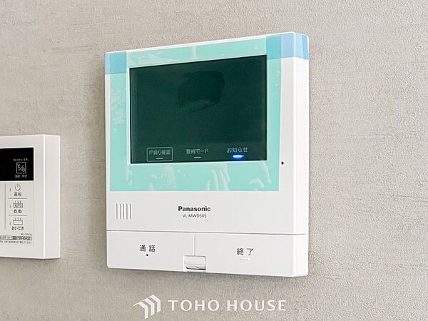 誰が来てもわかる様にモニター付きインターホンを設置。