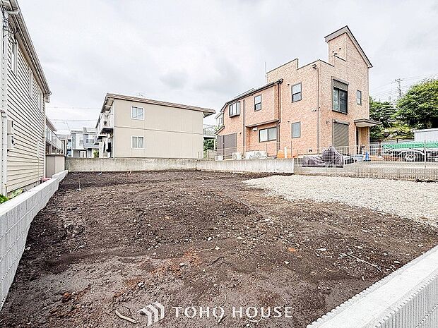 閑静な住宅街の一角、ひと時のくつろぎが生まれ、ゆっくりと愛着が育まれていきます。