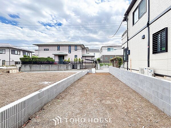 閑静な住宅街の一角、ひと時のくつろぎが生まれ、ゆっくりと愛着が育まれていきます。