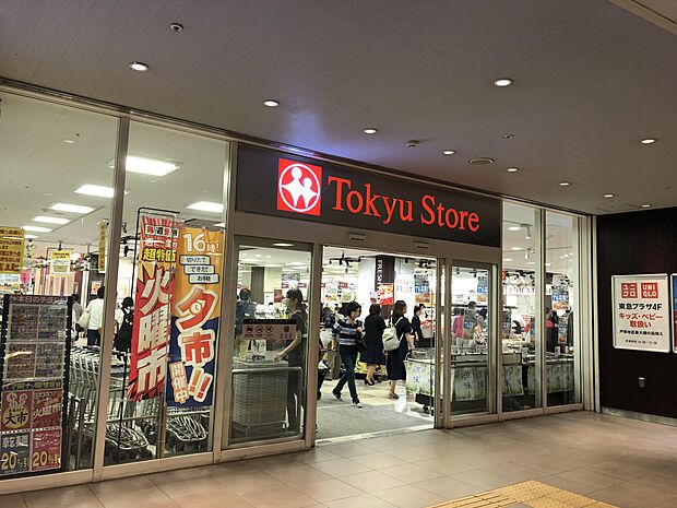 駅地下直結でお買い物ラクラク！毎日たくさんの人で賑わっています。お惣菜やお弁当、サラダの種類が豊富。