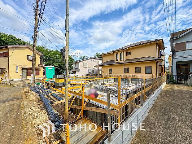 閑静な住宅街の一角、ひと時のくつろぎが生まれ、ゆっくりと愛着が育まれていきます。