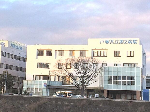 無料送迎バスも完備した地域に根付いた総合病院です。救急も兼ねているのでいざというときにも安心。スポーツ整形外科の専門医が在籍。