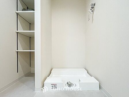 洗濯機を配置しても十分なスペースを確保しております。