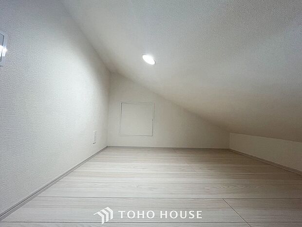 広々したロフトは多目的に使える便利な空間。