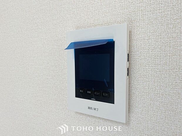 誰が来てもわかる様にモニター付きインターホンを設置。快適と安らぎを合わせた優しい設計。