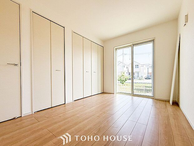 1日の疲れを癒し、心地よく寛げるようゆったりとした広さを確保しています。