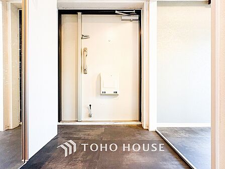 居住者の帰り、訪れる方を優しく迎えてくれる玄関です。